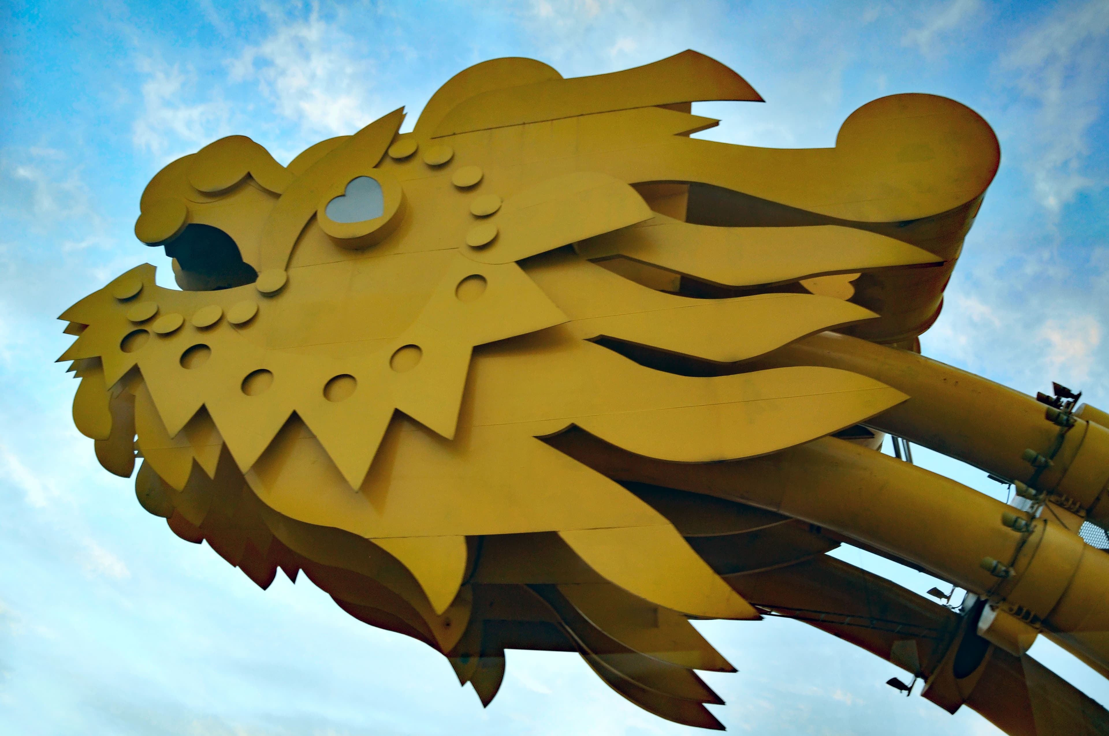 The Dragon Bridge over the Han River in Da Nang, a top photo spot